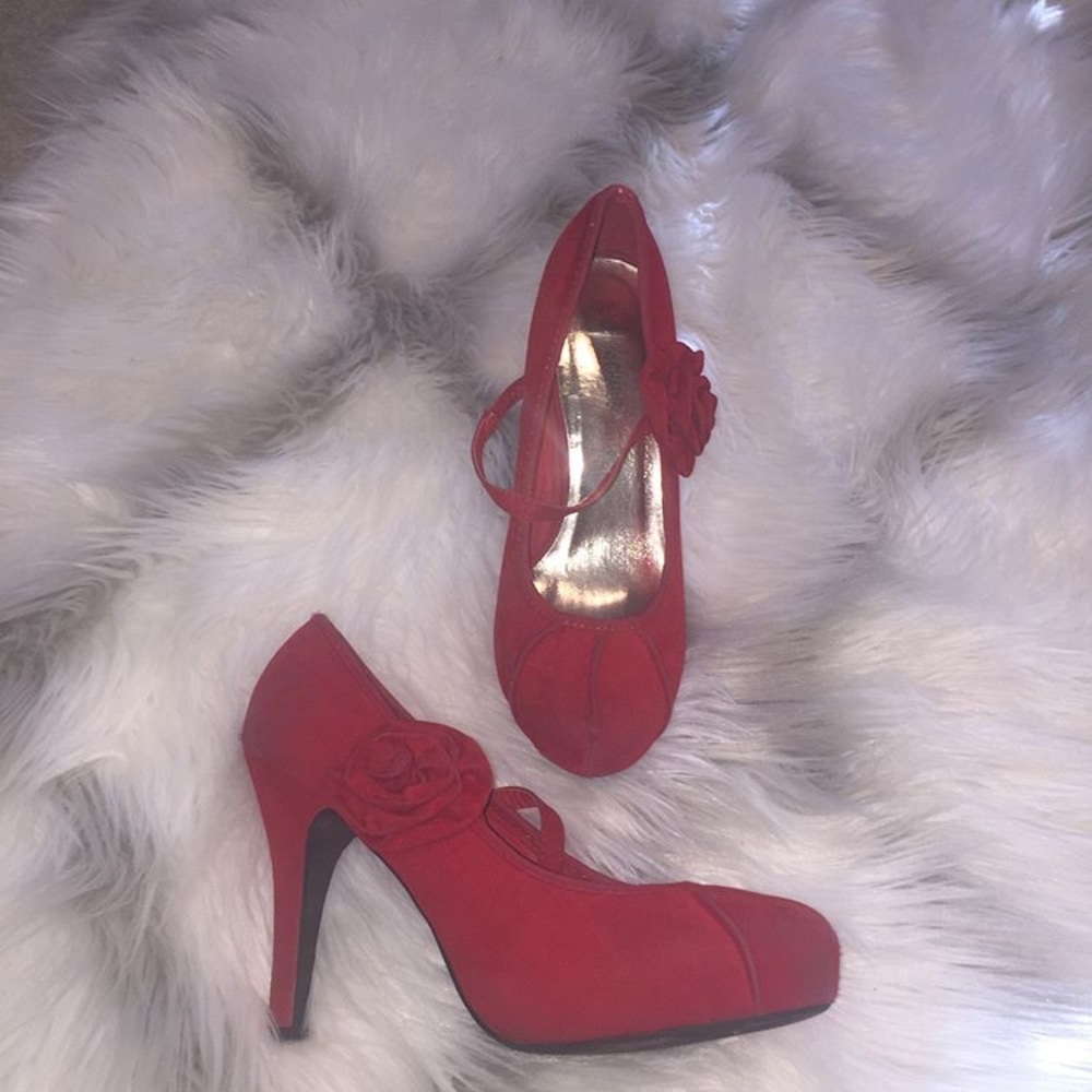 RED HEELS